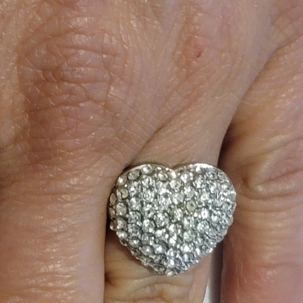 Ring heart-shaped silver tone ring  rhinestone sparkly glittery bling vintage